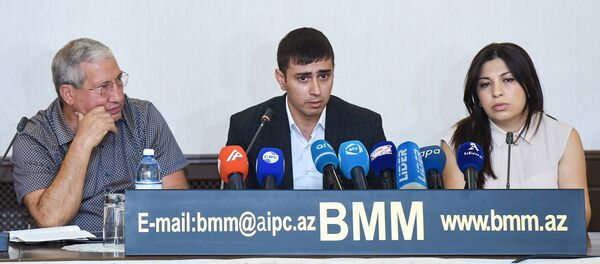 Пресс-конференция сына Дильгама Аскерова — Кюрдоглу Аскерова Пресс-конференция сына Дильгама Аскерова — Кюрдоглу Аскерова - Sputnik Азербайджан