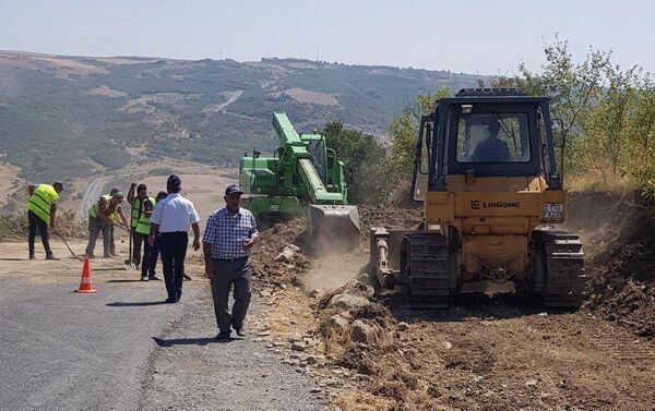 Ремонтно-восстановительные работы на участке автодороги Муганлы-Исмаиллы - Sputnik Азербайджан