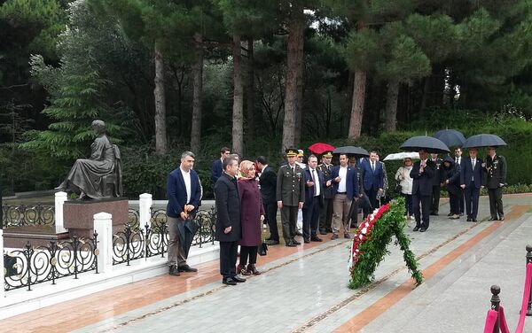 Министр национальной обороны Турции Нуреддин Джаникли посетил Аллею почетного захоронения - Sputnik Азербайджан