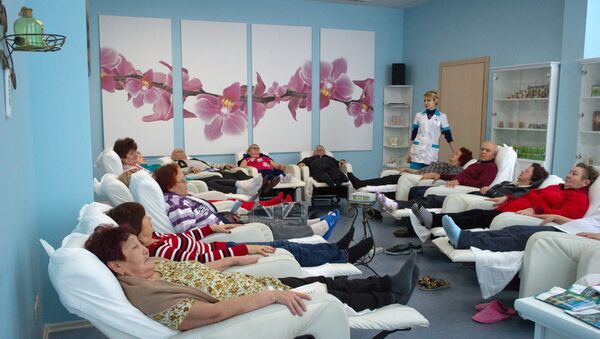 Отдыхающие на сеансе ароматерапии в санатории, фото из архива - Sputnik Азербайджан