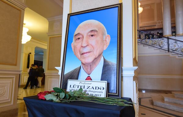 Церемония прощания с Лютфи Заде - Sputnik Азербайджан