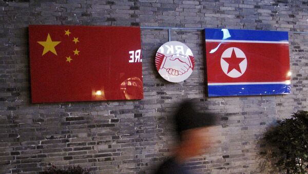 Флаги Китая и Северной Кореи, фото из архива - Sputnik Azərbaycan
