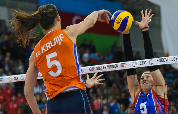 Полуфинал чемпионата Европы 2017 среди женщин по волейболу. Матч между сборными Азербайджана и Нидерландов - Sputnik Азербайджан