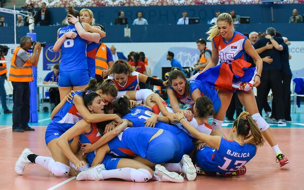 Золото чемпионата взяли волейболистки сборной Сербии - Sputnik Азербайджан