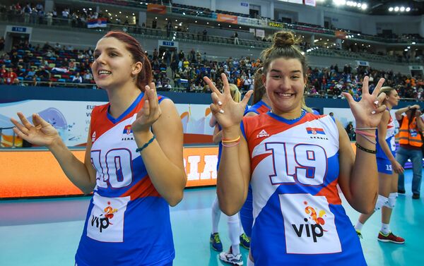 Радость сербских волейболисток - Sputnik Азербайджан