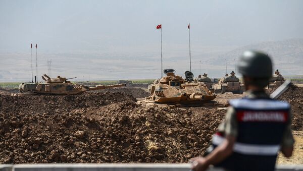 Турецкие солдаты проводят военные учения возле Хабура между Турцией и Ираком - Sputnik Azərbaycan