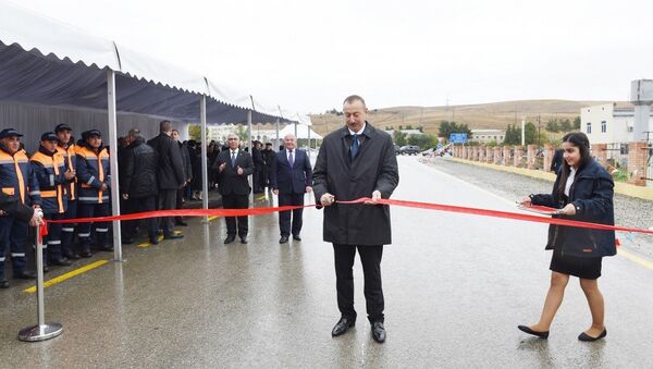 Президент Ильхам Алиев принял участие в открытии автодороги Шамахы-Чёль Гёйлер-Падар - Sputnik Азербайджан