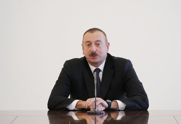 Президент Азербайджана Ильхам Алиев принял национальную женскую волейбольную сборную Президент Азербайджана Ильхам Алиев принял национальную женскую волейбольную сборную - Sputnik Азербайджан