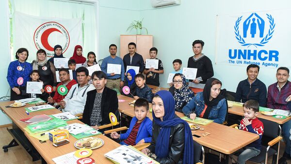 Уроки азербайджанского языка для иностранных беженцев в Баку - Sputnik Азербайджан