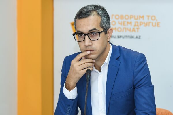 Эксперт в области образования Кямран Асадов - Sputnik Азербайджан