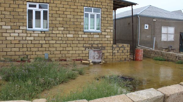 Quşçuluq massivində gölün daşması nəticəsində evləri su basıb - Sputnik Азербайджан