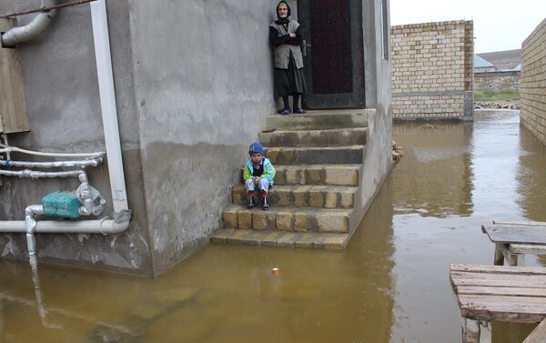 Озеро Дашагиль затопило поселок Ашагы Гуздак - Sputnik Азербайджан