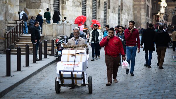 Египтяне на одной из улиц Каира, фото из архива - Sputnik Азербайджан