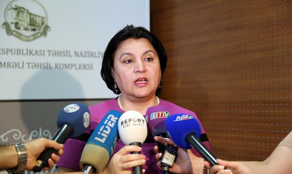 Milli Məclisin deputatı, professor Gövhər Baxşəliyeva Milli Məclisin deputatı, professor Gövhər Baxşəliyeva - Sputnik Azərbaycan
