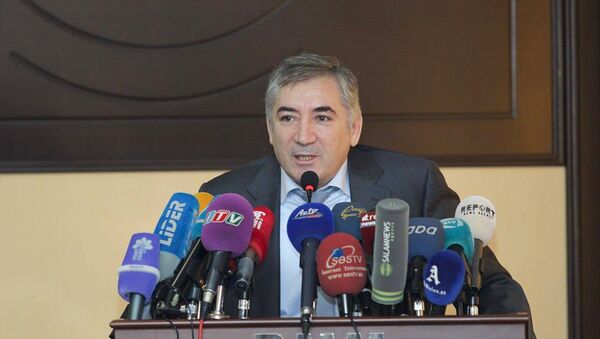Председатель Национального совета по телерадиовещанию Нушираван Магеррамли в ходе конференции Роль средств массовой информации в защите и развитии литературного азербайджанского языка - Sputnik Азербайджан