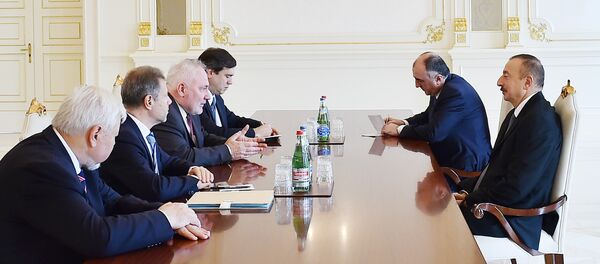 Встреча президента Азербайджана Ильхама Алиева с сопредседателями Минской группы ОБСЕ, 7 октября 2017 года Встреча президента Азербайджана Ильхама Алиева с сопредседателями Минской группы ОБСЕ, 7 октября 2017 года - Sputnik Азербайджан