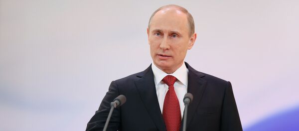 Избранный президент РФ Владимир Путин во время церемонии инаугурации в Андреевском зале Большого Кремлевского дворца. 7 мая 2012 года Избранный президент РФ Владимир Путин во время церемонии инаугурации в Андреевском зале Большого Кремлевского дворца. 7 мая 2012 года - Sputnik Азербайджан