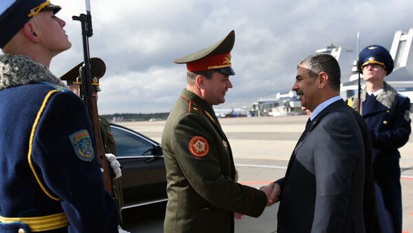 Министр обороны Азербайджана ознакомился с боевой техникой, производимой военно-промышленным комплексом Беларуси - Sputnik Азербайджан