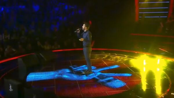 Парвин Сафаров на сцене музыкального проекта Голос Турции - Sputnik Азербайджан