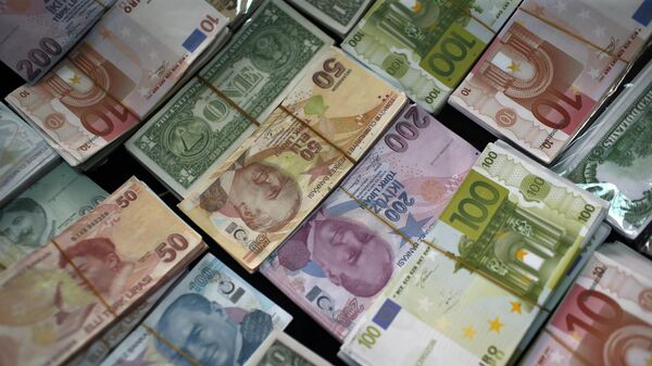 Турецкие лиры, евро и доллары - Sputnik Азербайджан