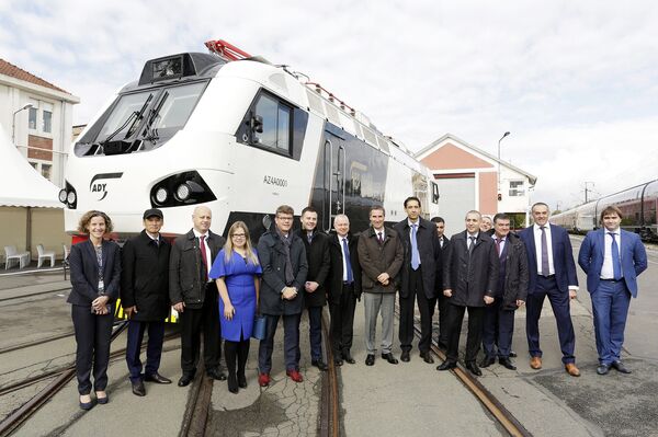 Презентация пассажирского локомотива Prima M4, произведенного компанией Alstom Transportation S.A. Презентация пассажирского локомотива Prima M4, произведенного компанией Alstom Transportation S.A. - Sputnik Азербайджан