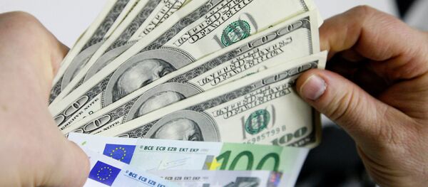 Денежные купюры доллары США и евро Денежные купюры доллары США и евро - Sputnik Азербайджан