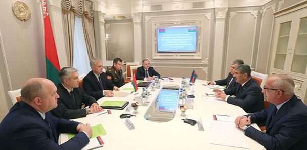 Встреча министра обороны Азербайджана генерал-полковника Закира Гасанова с государственным секретарем Совета Безопасности Республики Беларусь Станиславом Засем. Минск, 10 октября 2017 года Встреча министра обороны Азербайджана генерал-полковника Закира Гасанова с государственным секретарем Совета Безопасности Республики Беларусь Станиславом Засем. Минск, 10 октября 2017 года - Sputnik Азербайджан