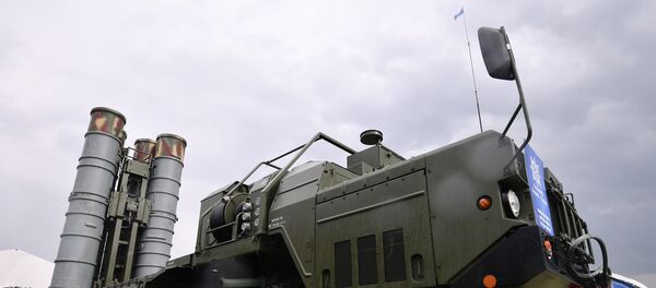 Пусковая установка из состава ЗРК С-400 Триумф, фото из архива Пусковая установка из состава ЗРК С-400 Триумф, фото из архива - Sputnik Азербайджан