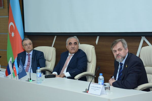 В UNEC обсуждались перспективы электронных денег В UNEC обсуждались перспективы электронных денег - Sputnik Азербайджан