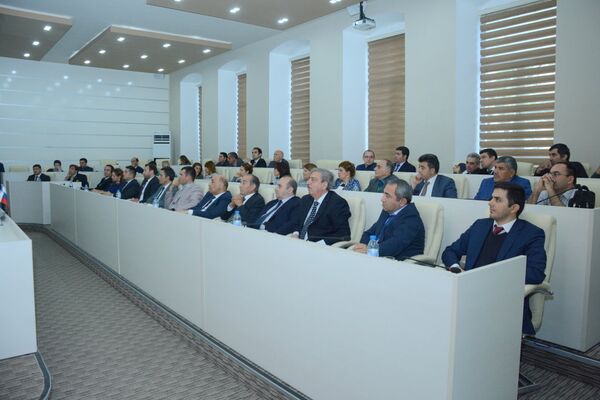 В UNEC обсуждались перспективы электронных денег В UNEC обсуждались перспективы электронных денег - Sputnik Азербайджан