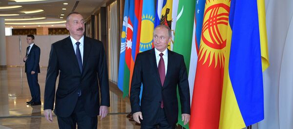 Президент РФ Владимир Путин и президент Азербайджана Ильхам Алиев перед началом заседания Совета глав государств СНГ в Сочи, 11 октября 2017 года Президент РФ Владимир Путин и президент Азербайджана Ильхам Алиев перед началом заседания Совета глав государств СНГ в Сочи, 11 октября 2017 года - Sputnik Азербайджан