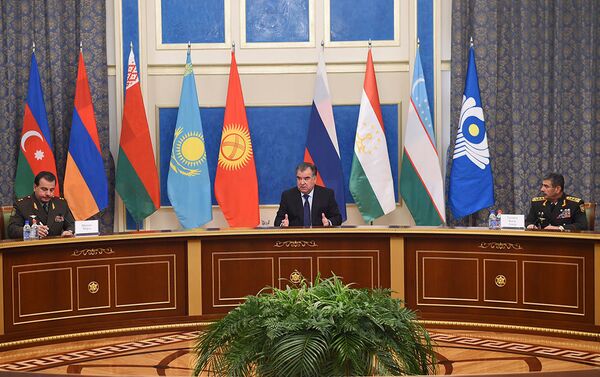 Президент Таджикистана встретился с министрами обороны стран СНГ - Sputnik Азербайджан