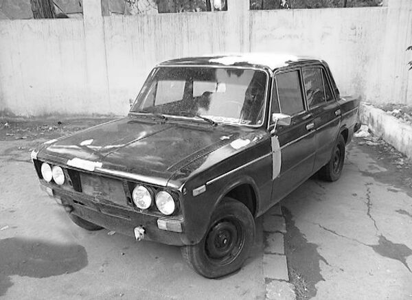Угнанный автомобиль марки ВАЗ-2106 Угнанный автомобиль марки ВАЗ-2106 - Sputnik Азербайджан