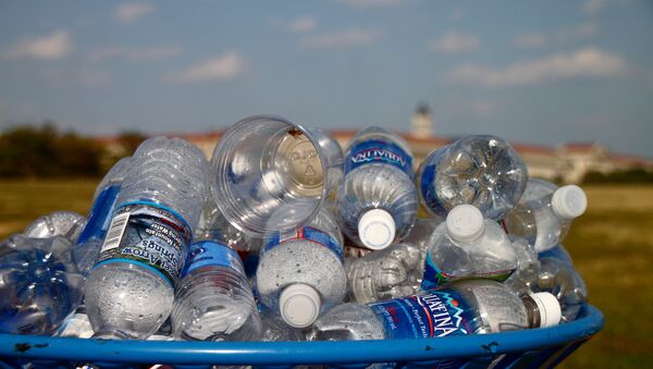 Пластиковые бутылки, фото из архива - Sputnik Azərbaycan