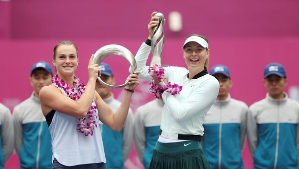 Tianjin şəhərində keçirilən yerüstü tennis üzrə dünya çempionatının qalibi Mariya Şarapova - Sputnik Azərbaycan