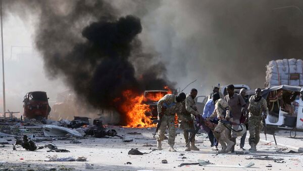 На месте взрыва в районе Ходан в городе  Могадишо в Сомали - Sputnik Azərbaycan