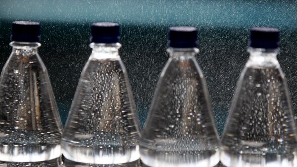 Бутылки с минеральной водой, фото из архива - Sputnik Azərbaycan
