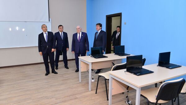 Министр образования Микаил Джаббаров на открытии нового здания Габалинского государственного центра профессионального образования - Sputnik Азербайджан