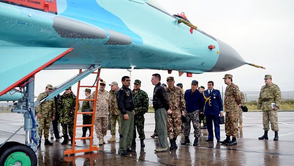 Военные атташе зарубежных стран, аккредитованные в Азербайджане, посетили базу Военно-воздушных сил - Sputnik Азербайджан