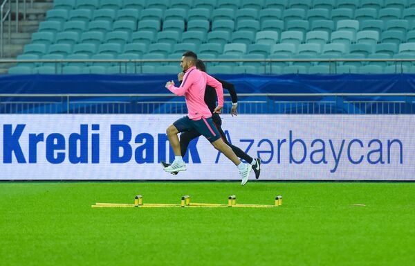Тренировка игроков ФК Атлетико на Бакинском олимпийском стадионе - Sputnik Азербайджан