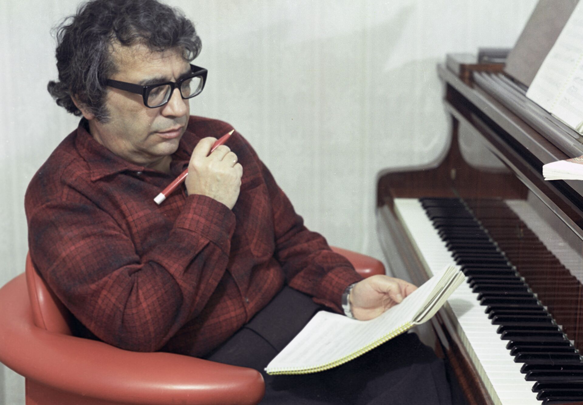 Азербайджанский композитор, народный артист СССР Гара Гараев в 1977 году - Sputnik Azərbaycan, 1920, 05.02.2022