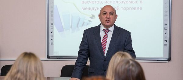 Эльнур Садыгов, Профессор Азербайджанского государственного экономического университета (UNEC) - Sputnik Азербайджан