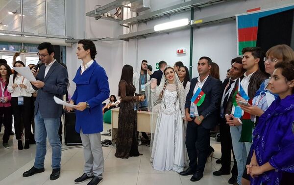 Азербайджанская делегация на XIX Всемирном фестивале молодежи и студентов в Сочи - Sputnik Азербайджан