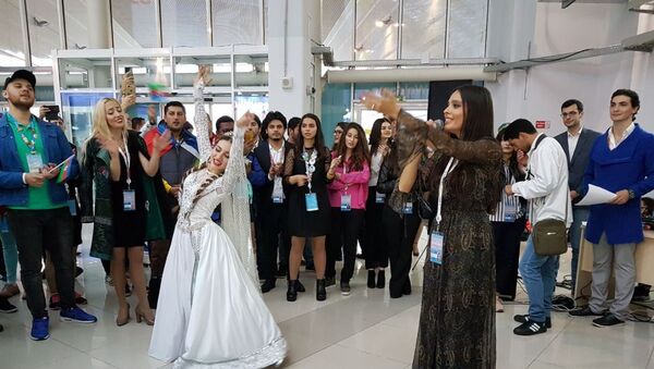 Азербайджанская делегация на XIX Всемирном фестивале молодежи и студентов в Сочи - Sputnik Азербайджан