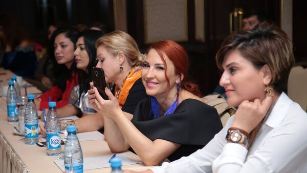 Встреча известных и начинающих азербайджанских дизайнеров Baku Fashion Club - Sputnik Азербайджан