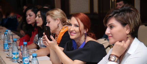Встреча известных и начинающих азербайджанских дизайнеров Baku Fashion Club - Sputnik Азербайджан