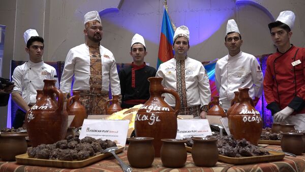 Фисинджан под нагара: в Баку открылся День кулинарии - Sputnik Азербайджан