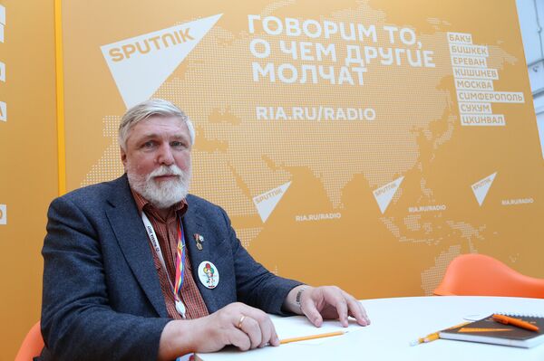 Известный художник Михаил Веременко в студии радио Sputnik  - Sputnik Азербайджан