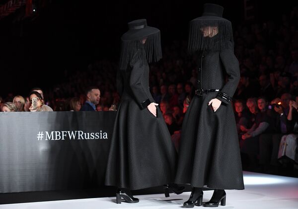 Mercedes-Benz Fashion Week Russia. День первый - Sputnik Азербайджан