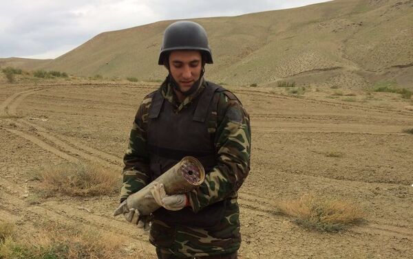 Разминирование территорий вокруг Н-ской воинской части в Хызинском районе - Sputnik Азербайджан